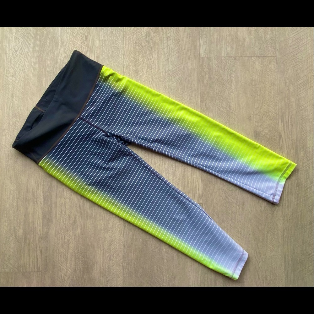 ✨GAPFit G Fast Capri✨ - Picture 2 of 4
